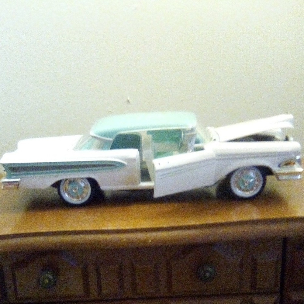1958 Ford Edsel Citation Diecast Model Car White & Mint Green 1/32 Scale Diecast